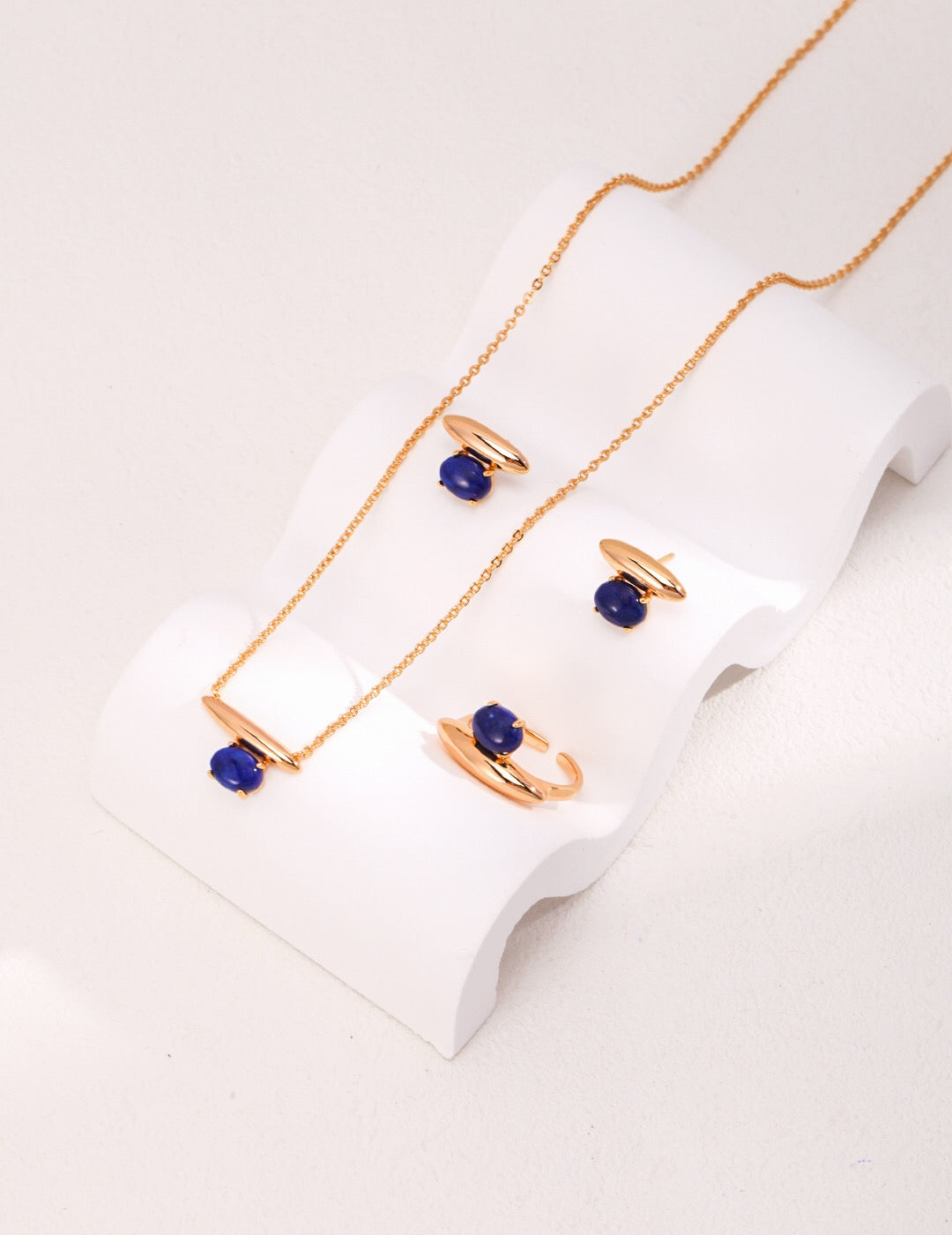 💙 Clous d’Oreilles Lapis-Lazuli – Élégance & Énergie